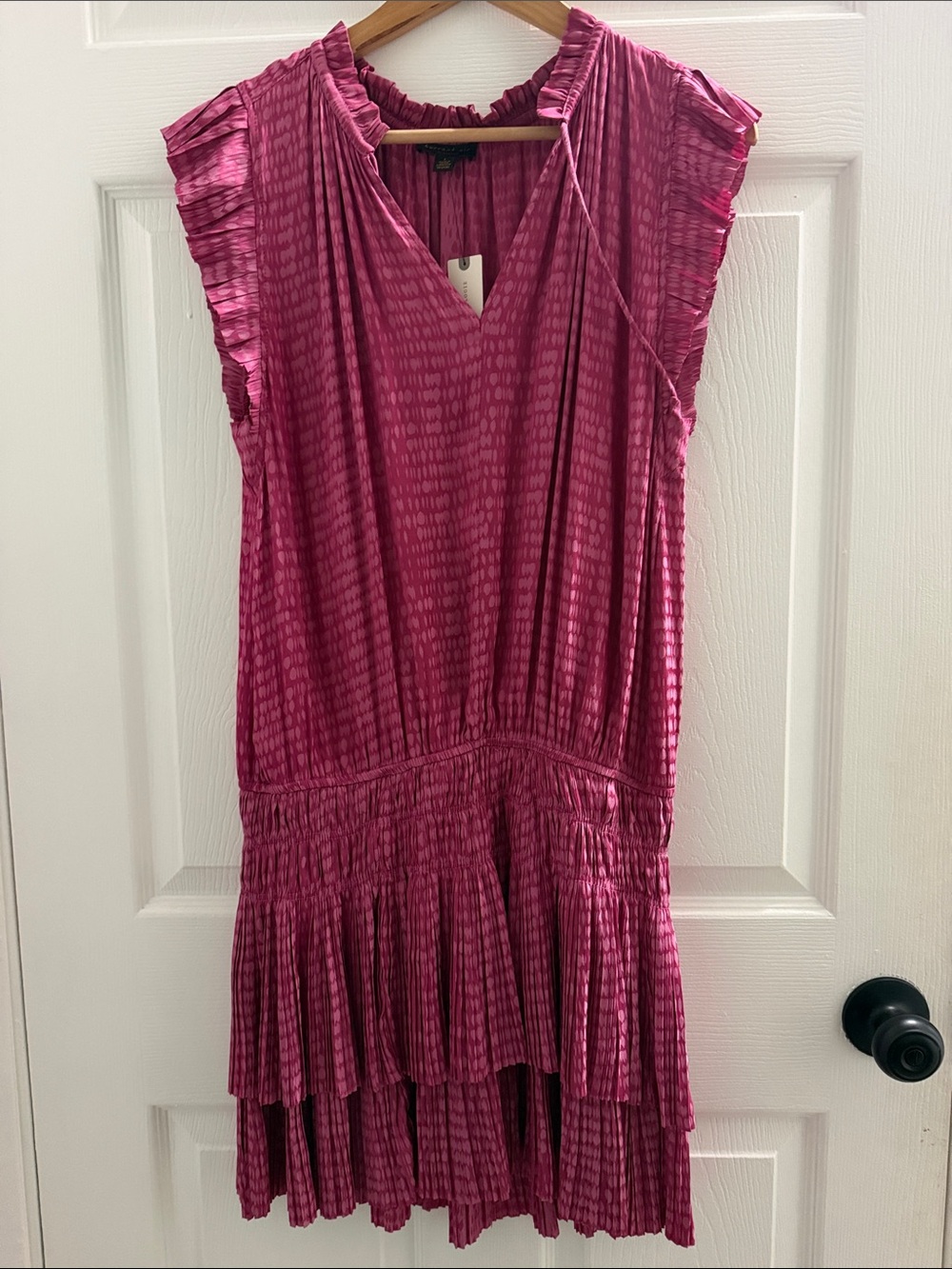 Sleeveless Ruffle V-Neck Women's Top Dress in Magenta
